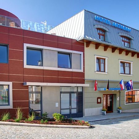 Hotel Artaban Zirovnice Bagian luar foto