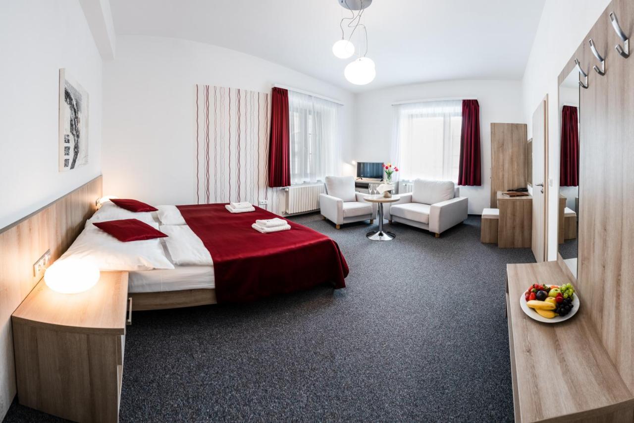 Hotel Artaban Zirovnice Bagian luar foto
