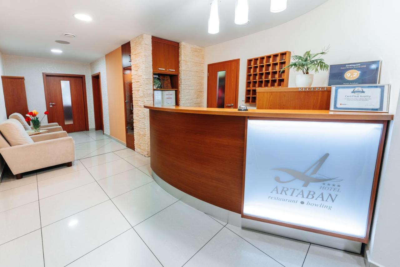 Hotel Artaban Zirovnice Bagian luar foto