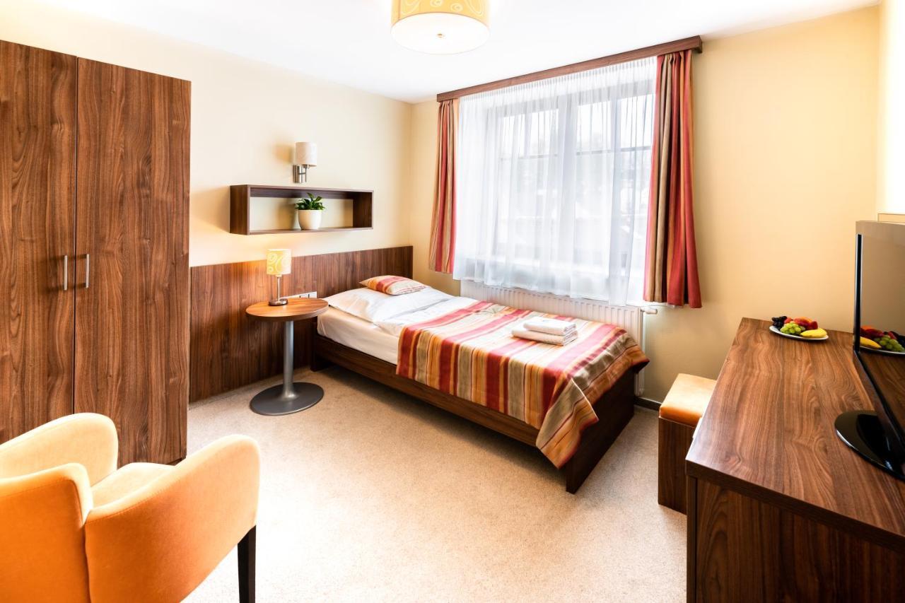 Hotel Artaban Zirovnice Bagian luar foto