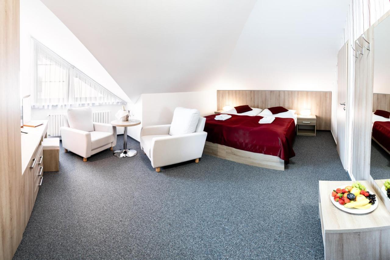Hotel Artaban Zirovnice Bagian luar foto