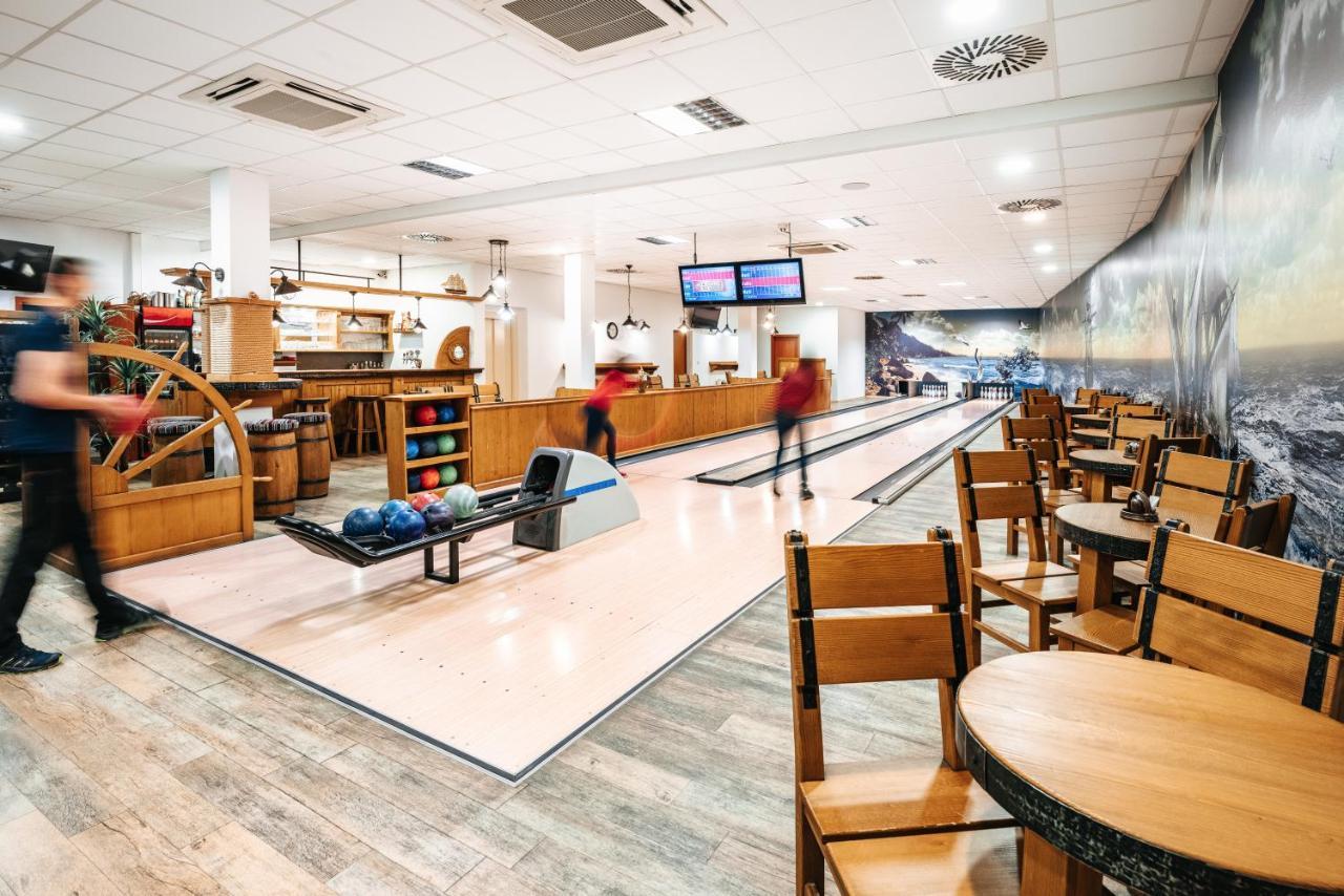 Hotel Artaban Zirovnice Bagian luar foto