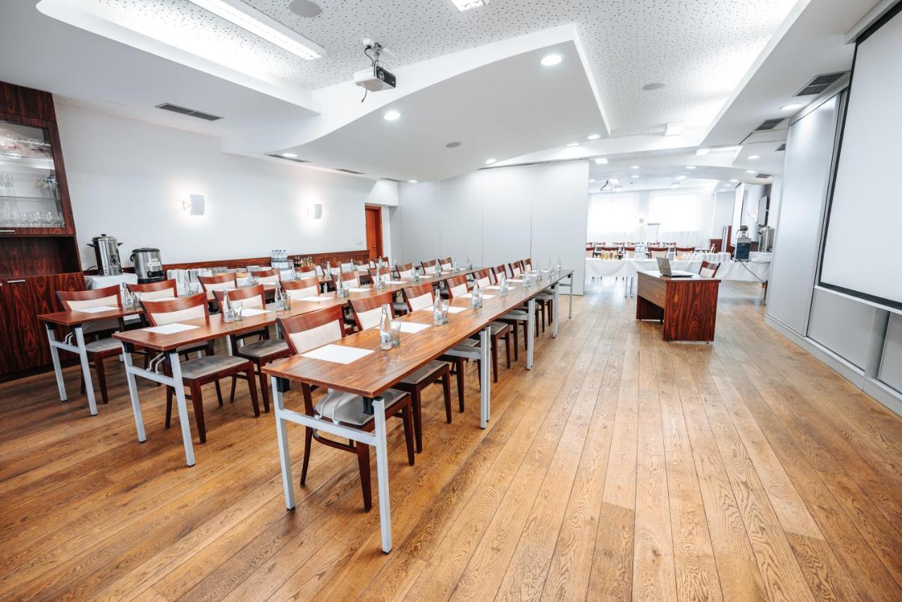 Hotel Artaban Zirovnice Bagian luar foto