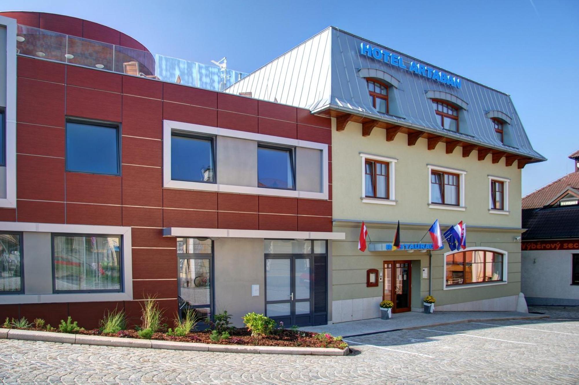 Hotel Artaban Zirovnice Bagian luar foto