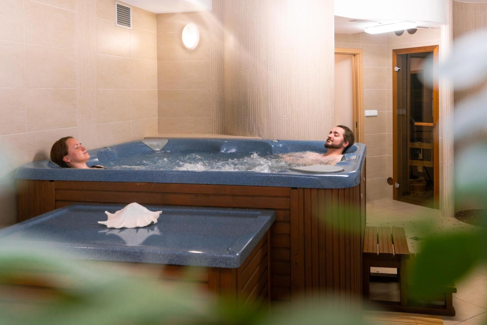 Hotel Artaban Zirovnice Bagian luar foto